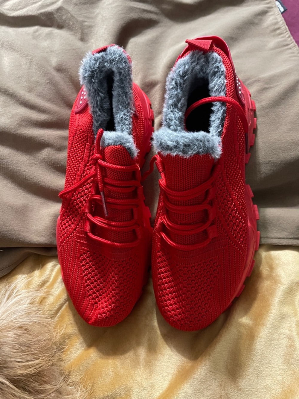 Women’s Athletic Sneakers with Faux Fur Lining - Red
